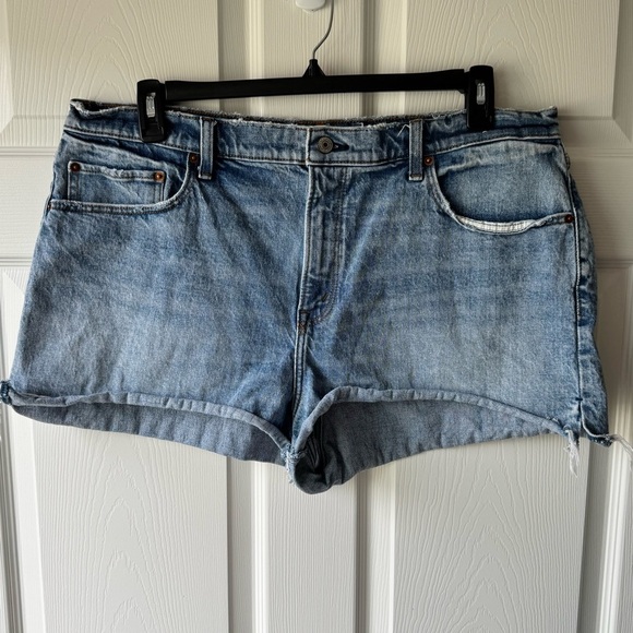 Abercrombie & Fitch Denim Shorts Heart Sequin Back Pocket Sz 34 - Picture 1 of 9